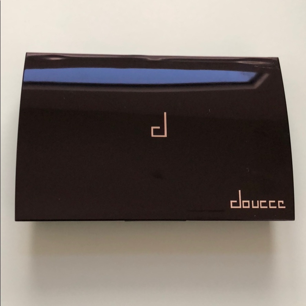 Freematic eyeshadow pro palette Douccc